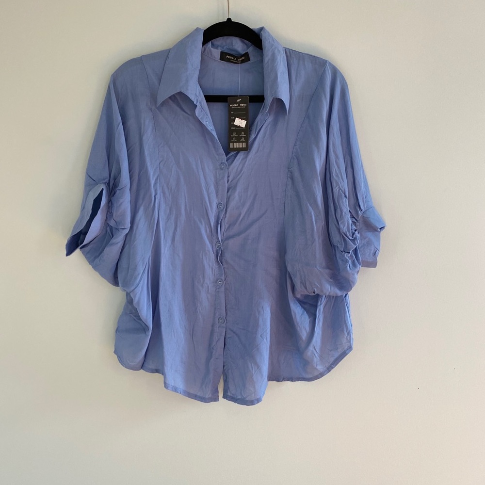 NWT Collared Short Sleeve Button-Up Top